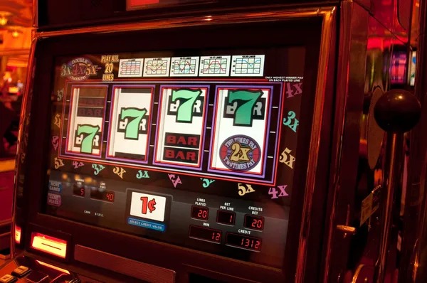 Live-dealer table interface on mobile