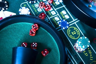 Three Card Poker live table on idcash88 terbaru showing dealer and player hands